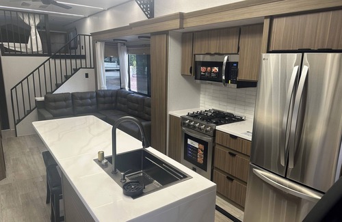 Malibu Casa | Luxury Trailer next to Cielo Farms