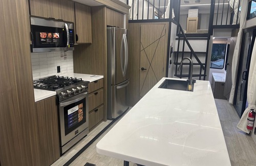 Malibu Casa | Luxury Trailer next to Cielo Farms