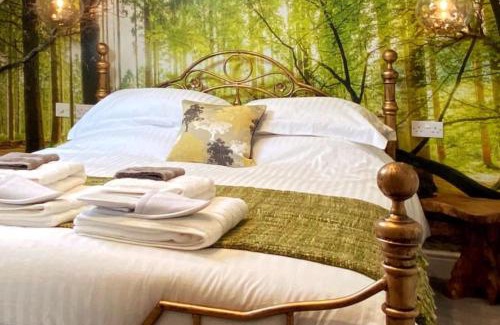 Broad Oak Villa | Luxury tree-house with optional ESPA Spa