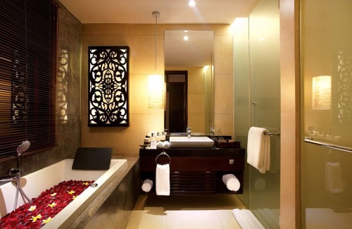 By Pass Ngurah Rai Villa | Villa tropical de lujo en Nusa Dua, a solo 15 minutos en coche de Jimbaran Bali