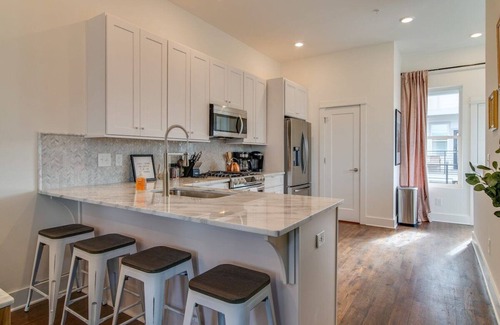 Hillsboro West End Casa | ¡Duerme 24 en 8 habitaciones en el centro de la ciudad! Camina hasta Vandy con cubiertas en la azotea