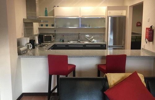 Benahavis Apartamento | Apartamento de lujo con dos camas en el pueblo de Benahavis