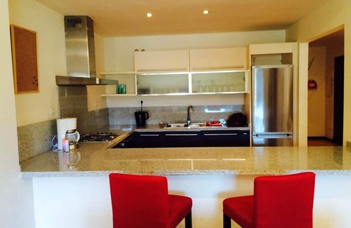 Benahavis Apartamento | Apartamento de lujo con dos camas en el pueblo de Benahavis