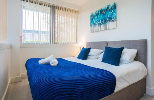 Central Milton Keynes Apartamento | Luxury Two-Bedroom Apartment - Central, Free Wi-Fi, 7 Mins from Station By AV Hughes Properties