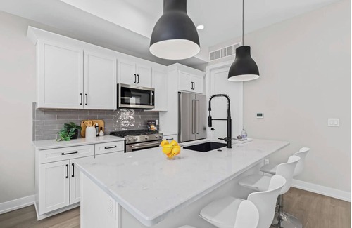 Rochester Condominio | Luxury Two Story Condo Loft Style Downtown Rochester Hills