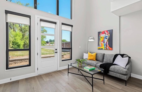 Rochester Condominio | Luxury Two Story Condo Loft Style Downtown Rochester Hills