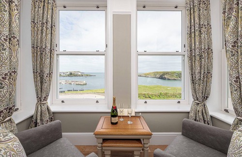 Cemaes Bay Casa | New Ty Glas Beach House sleeps 22 across 11 ensuite rooms with an indoor Swimspa
