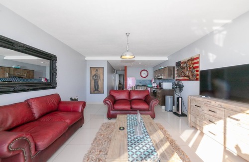 Bloubergstrand Apartamento | Luxury Unit with iconic breathtaking views of Table Mountain & Robben island.