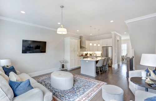 Hitch Village - Fred Wessels Homes Casa | Luxury Upper East River Home