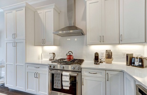 Hitch Village - Fred Wessels Homes Casa | Luxury Upper East River Home