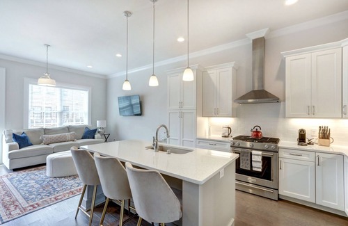 Hitch Village - Fred Wessels Homes Casa | Luxury Upper East River Home