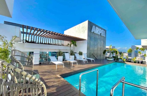 Downtown Santo Domingo Condominio | Luxury Upscale, City Center Condo, Full AC, Fast Wi-Fi, Pool, King Bed, Near All
