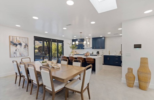 Tucson Casa | Luxury Upscale Modern home located in the Catalina Foothills. Sleeps 16