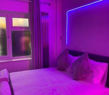 Broad Green Apartamento | Luxury Urban Hideaway with private hot tub & Pole