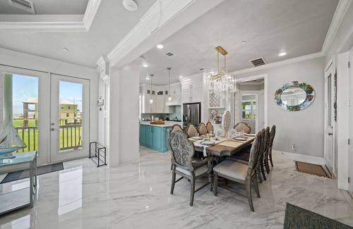 Galveston Casa | Luxury vacation home 40 feet to the beach!!