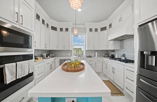 Galveston Casa | Luxury vacation home 40 feet to the beach!!
