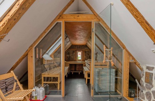 Schonach im Schwarzwald Apartamento | Luxury vacation house with Wellness- and Fitness Area of 90 m2, large garden, BBQ, pond