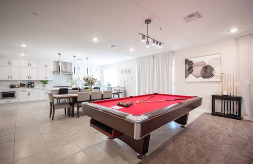 Enterprise Casa | Cozy & Luxe 6BR Retreat + Game Loft – 5 Min to Strip, Stadium & Shopping