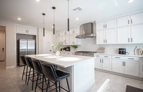 Enterprise Casa | Cozy & Luxe 6BR Retreat + Game Loft – 5 Min to Strip, Stadium & Shopping