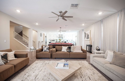 Enterprise Casa | Cozy & Luxe 6BR Retreat + Game Loft – 5 Min to Strip, Stadium & Shopping