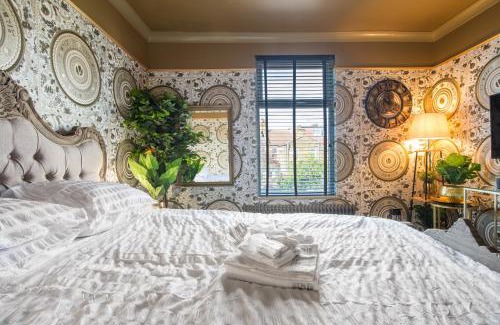 Leyton Apartamento | Luxury Versace 1 Bed Hot Tub Pool Table Sky Tv