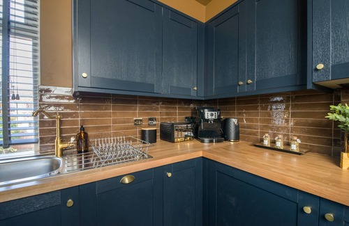 Leyton Apartamento | Luxury Versace 2 Bed, Hot Tub, Pool Table, Sky Tv