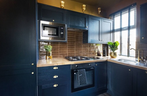 Leyton Apartamento | Luxury Versace 2 Bed, Hot Tub, Pool Table, Sky Tv