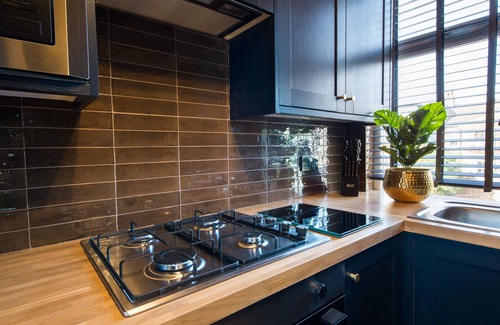 Leyton Apartamento | Luxury Versace 2 Bed, Hot Tub, Pool Table, Sky Tv
