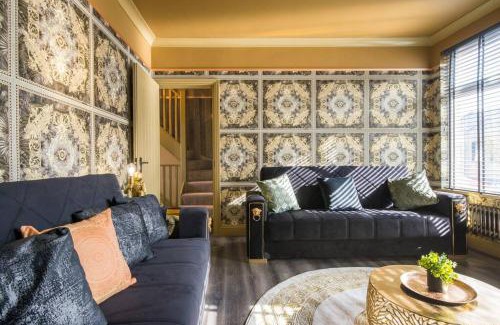 Leyton Apartamento | Luxury Versace 2 Bed, Hot Tub, Pool Table, Sky Tv