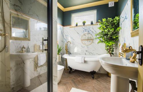 Leyton Apartamento | Luxury Versace 2 Bed Hot Tub Pool Table Sky Tv
