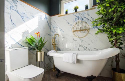 Leyton Apartamento | Luxury Versace 2 Bed Hot Tub Pool Table Sky Tv