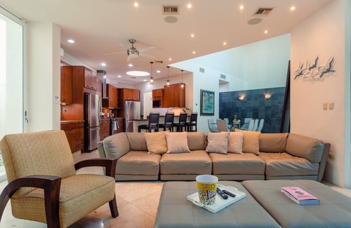 Colonos Cuzamil Villa | Luxury Villa w/Pool and spacious garden 5bedroom for 10 !
