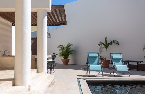 Colonos Cuzamil Villa | Luxury Villa w/Pool and spacious garden 5bedroom for 10 !