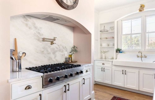 Durham Casa | ☆ Gather ☆ Gracious, PVT, Dwntn + Hot Tub | 6Br3Ba