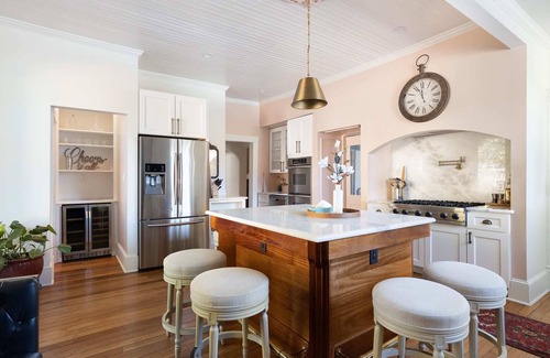 Durham Casa | ☆ Gather ☆ Gracious, PVT, Dwntn + Hot Tub | 6Br3Ba