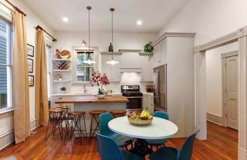 Dixon Park Casa | Luxury Victorian Retreat | Heated Pool