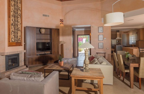 Benalup-Casas Vieja Casa | "Luxury Villa Malva" con piscina, Wi-Fi, terraza y jardín