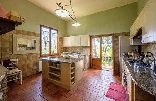 Chiusi Villa | Luxury Villa 25 sleeps AC and pool