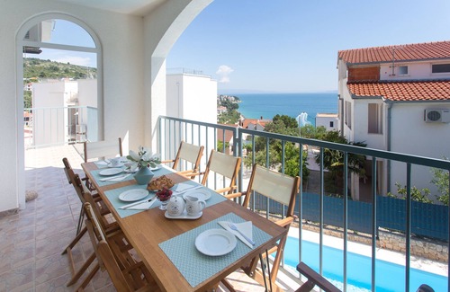 Businci Villa | Luxury Villa, 40 sqm heated pool & gym, 200m to beach, BBQ