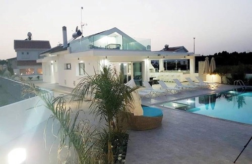 Bouvet Island Villa | Luxury villa 5 bedrooms 3 min drive from Nissi Beach