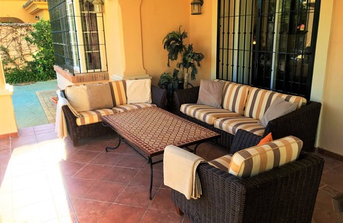 Casares Villa | villa de lujo, 4 dormitorios, 4 cuartos de baño, piscina privada y jardín!