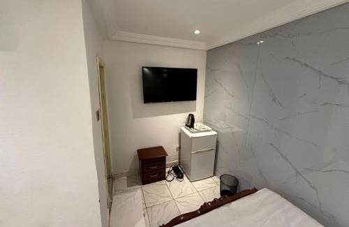 Limbe Casa | Luxury Villa AC Ensuite Room 6