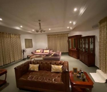 Limbe Casa | Luxury Villa AC Ensuite Room 6