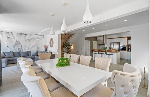 Duce Villa | ¡NUEVO! Luxury VILLA BANE, piscina privada climatizada y jacuzzi, 120 m de playa de arena