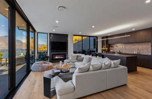 Frankton Casa | Luxury Villa- BBQ - Hot Tub- Free Parking AC
