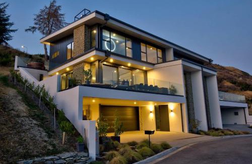 Frankton Casa | Luxury Villa- BBQ - Hot Tub- Free Parking AC