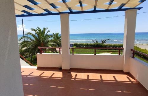 Karpenisi Apartamento | Luxury Villa Beachfront
