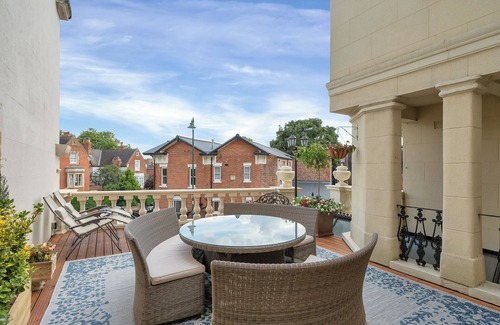 Nottingham City Centre Casa | Luxury Villa - City Centre - Sleeps 13 - Parking