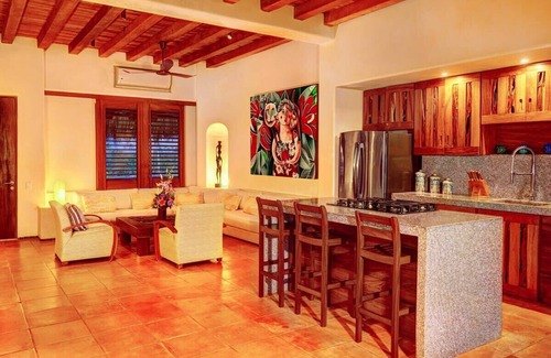 Ixtapa - Zihuatanejo Casa | Luxury Villa con Alberca Privada en Las Palmas
