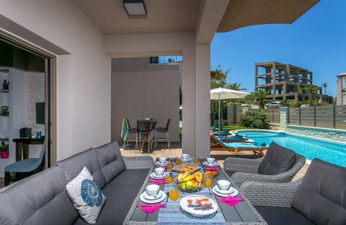 Agia Marina Villa | Villa de lujo Creta | Villa Marina Mare | 4 habitaciones | Piscina privada | Sauna | Chania